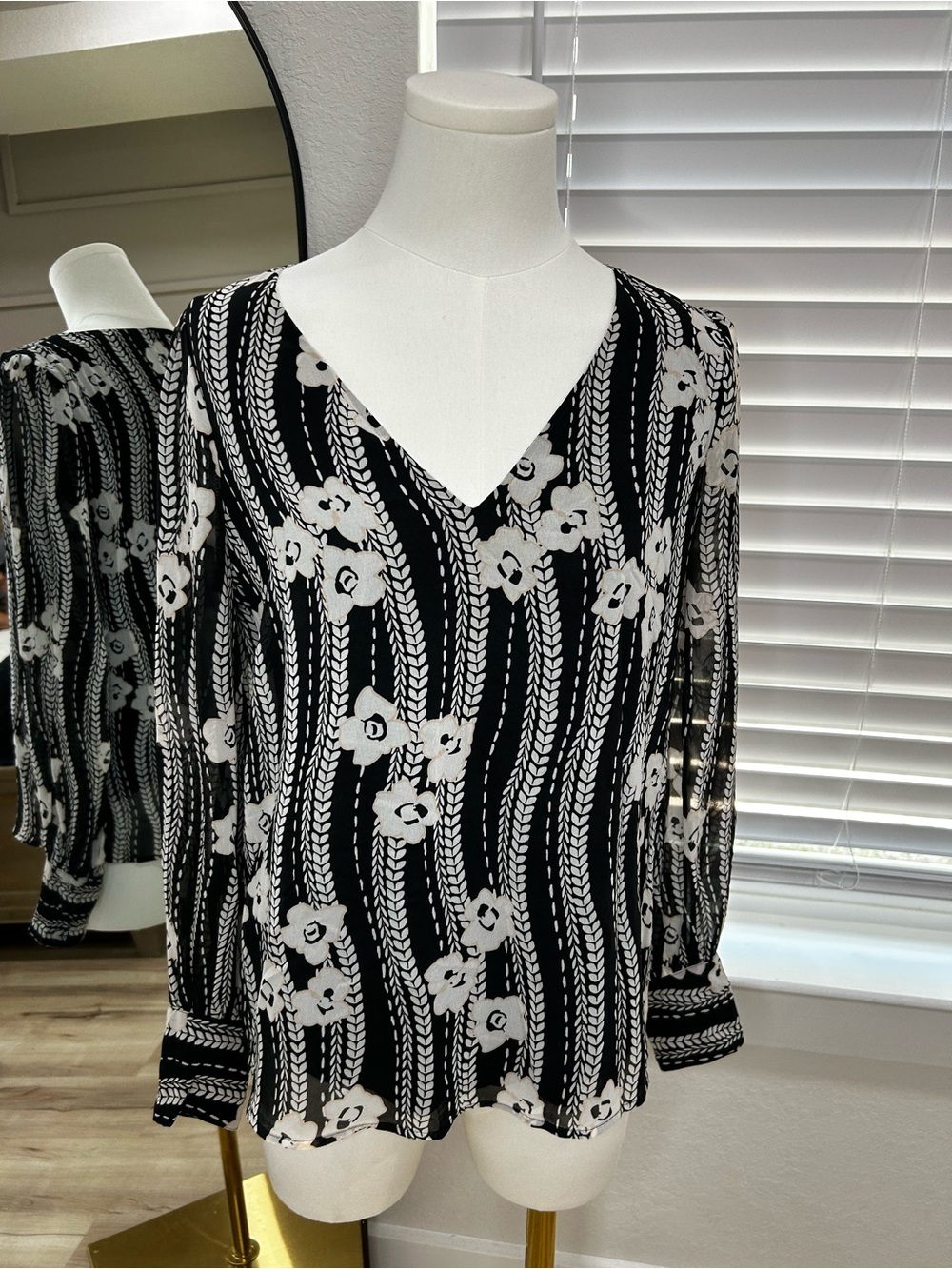 Express Black and White Floral V-Neck Blouse